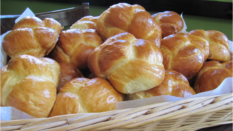 Braided sweet roll